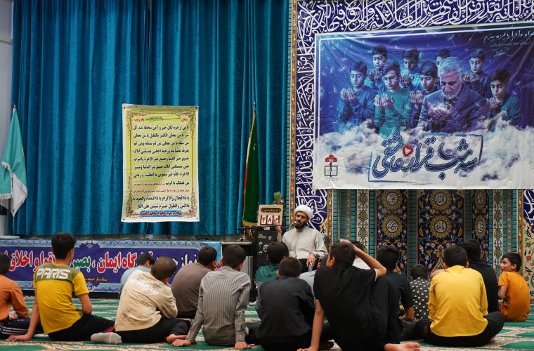 روایت تصویری از حضور دهه نودی‌ها و دهه هشتادی ها در اعتکاف زاوه